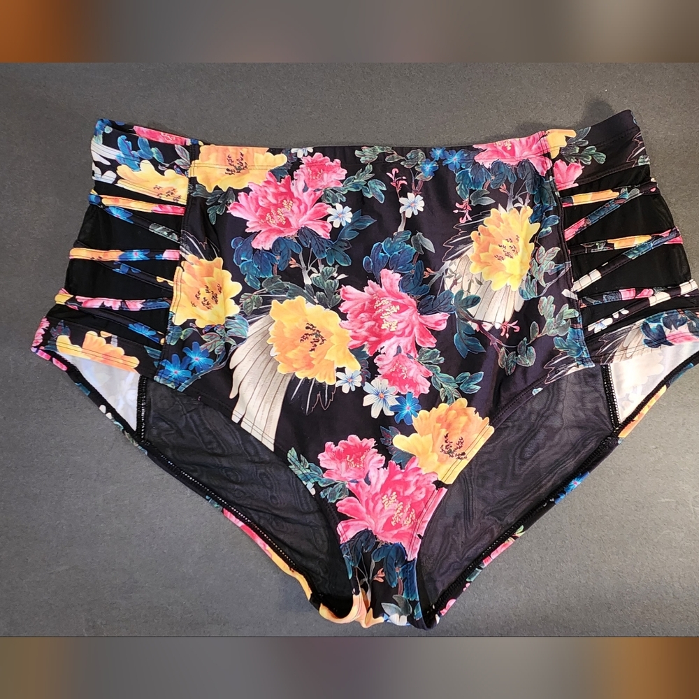 Torrid Womens Plus 3 high waisted black with bright florals. Mesh peekaboo sides